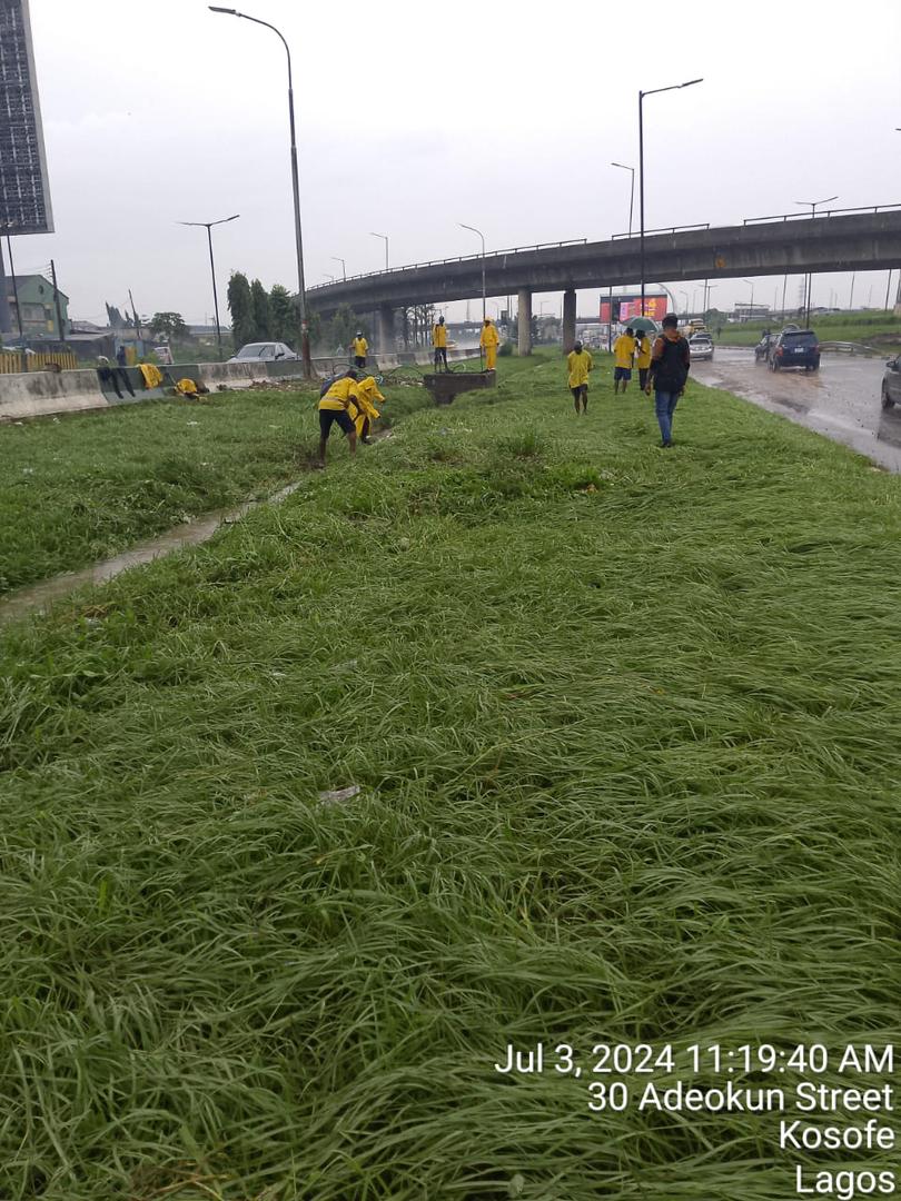 Lagos Govt. Intervenes, As Massive Flood Pounds Lagos