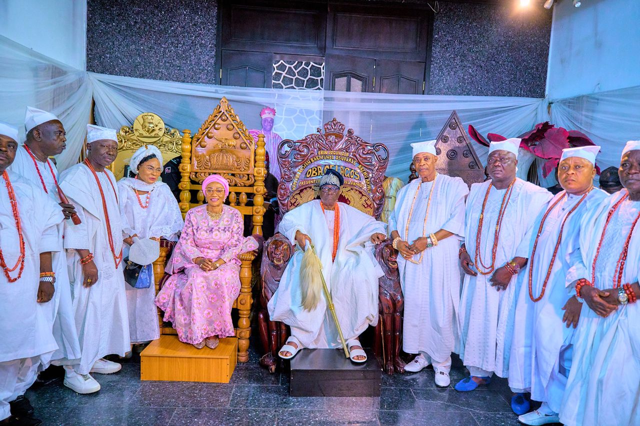 Oba Akiolu Hosts First Lady, Says Lagos Deserves Special Status