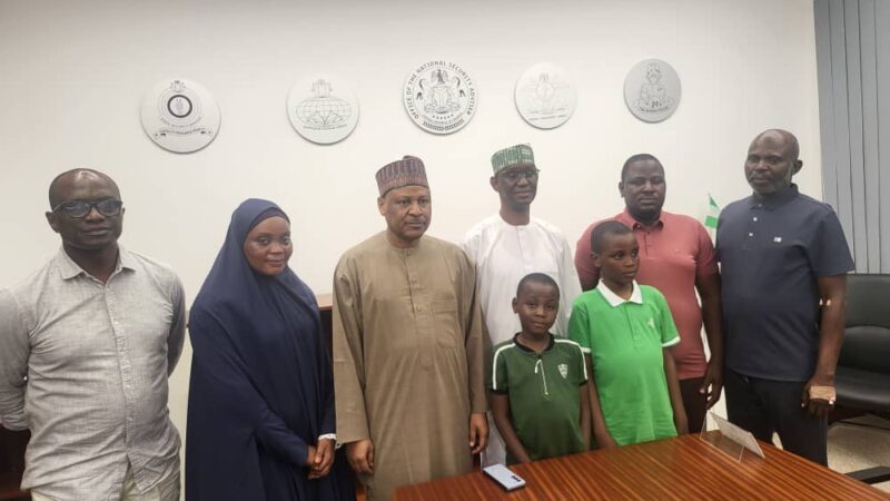 Kidnapped Journalists: Information Minister Receives Freed Victims, Salutes NSA