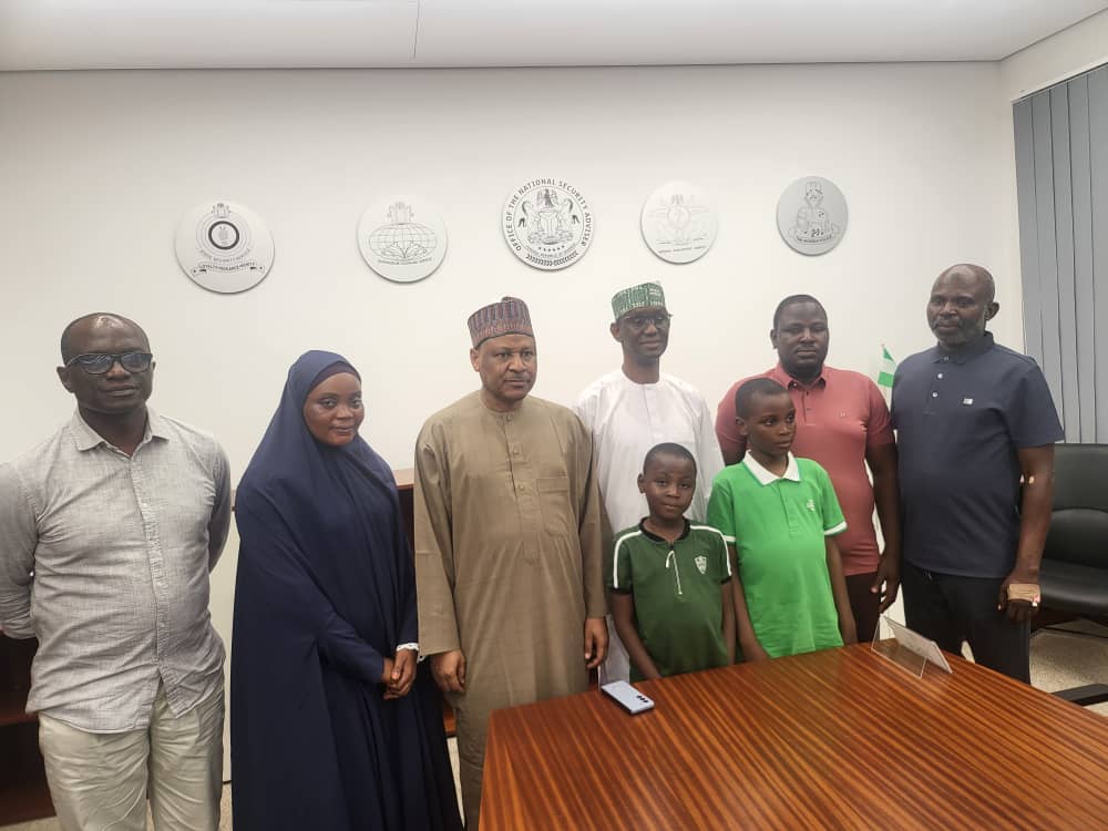 Kidnapped Journalists: Information Minister Receives Freed Victims, Salutes NSA
