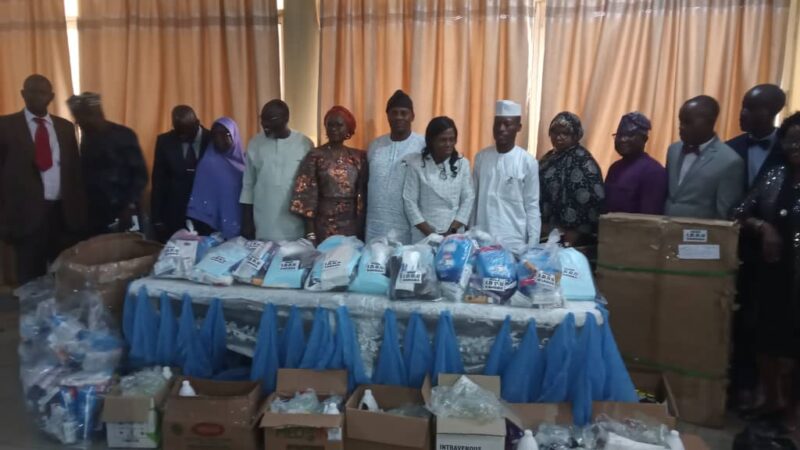Canada-based Ibadan Indigenes Donate Medical Equipment to Oyo Govt