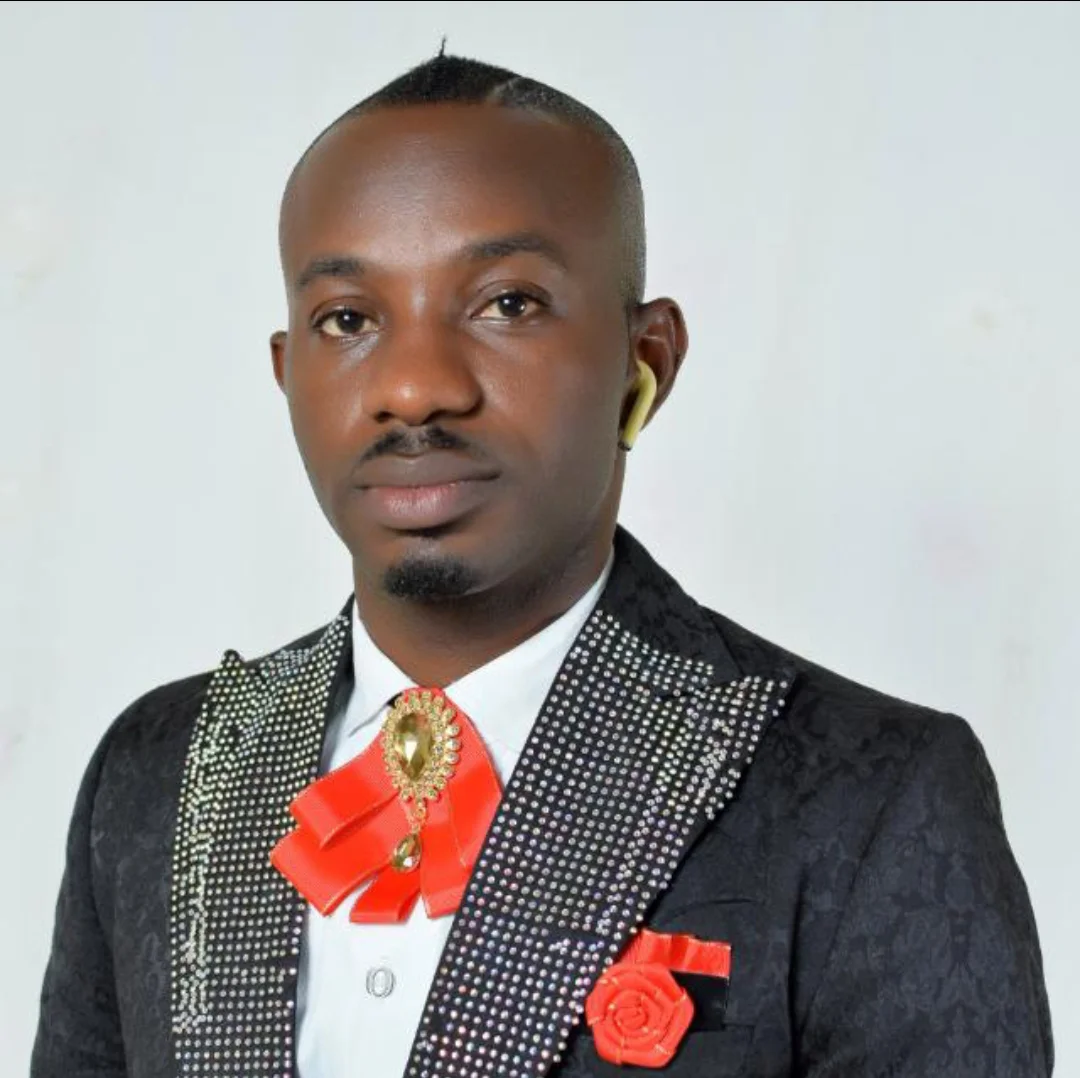 Nigerian politicians should also earn N70,000 minimum wage – Activist, Joe