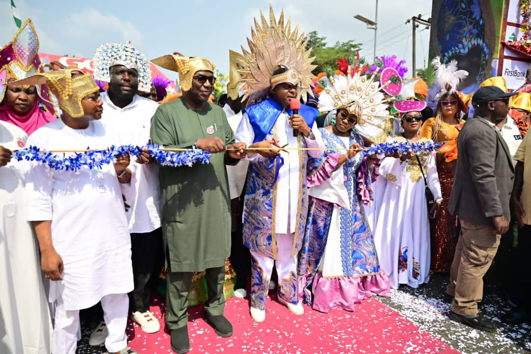 Aisha Buhari, governors, other dignitaries storm Calabar Carnival